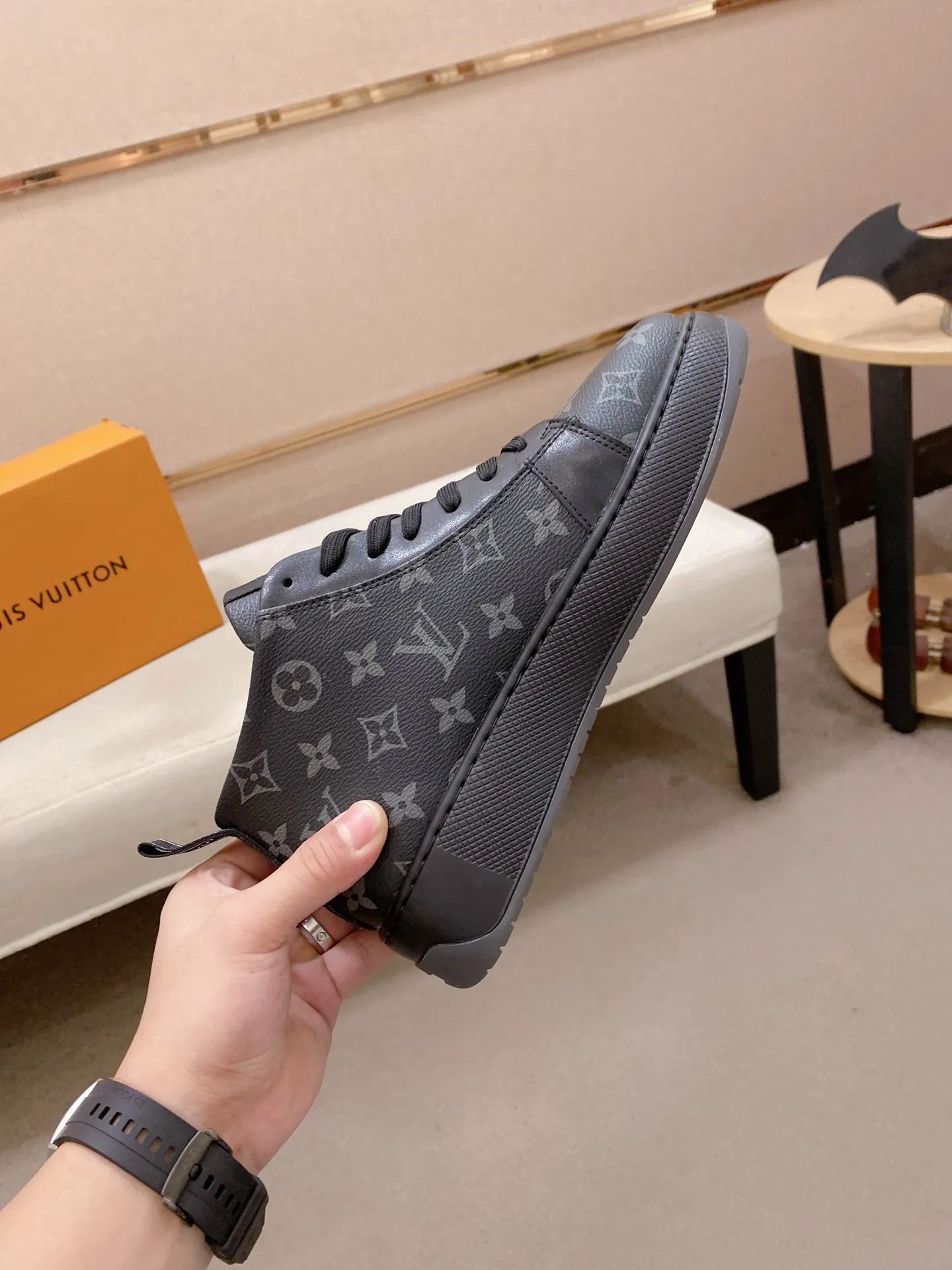 Factory price: 442💰🎉🎉LV~Louis Vuitton trendy men's shoes, new shipments, latest matching, same style as the official website, super high quality, hot selling in season [strong][strong][strong]Selected first-layer cowhide, comfortable sheepskin lining, original last, comfortable on the feet, wear-resistant rubber outsole, size: 38-44.